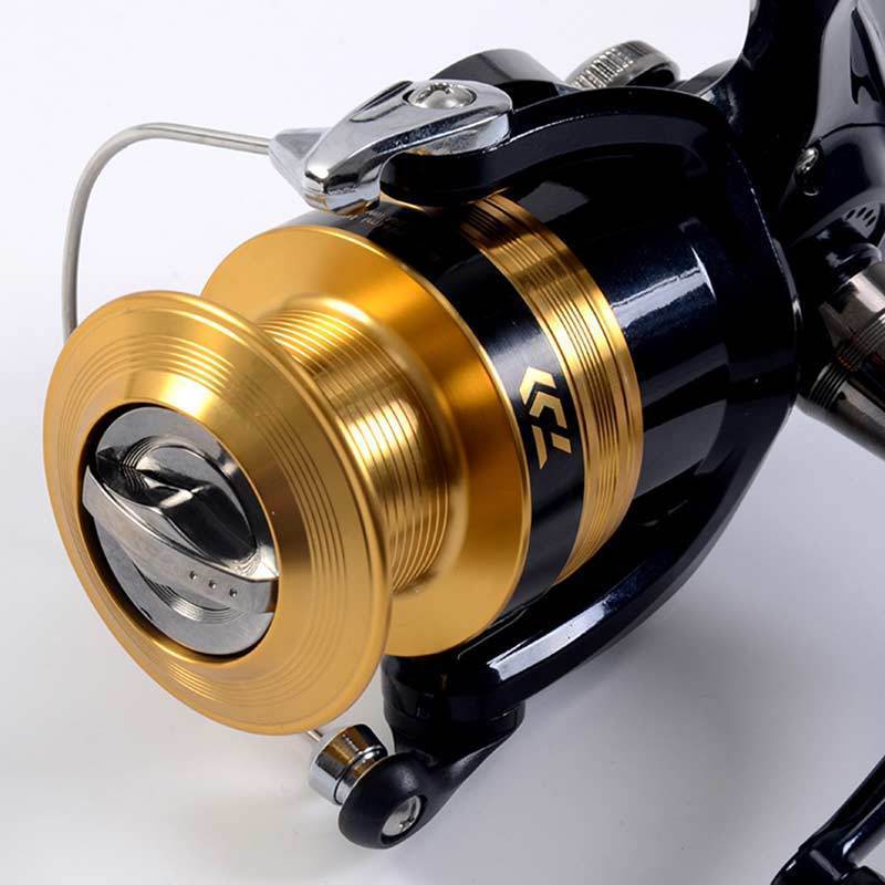 Daiwa Sweepfire Fishing Reel 1500-4000 Size With Metail Line Cup Spinning  Reel